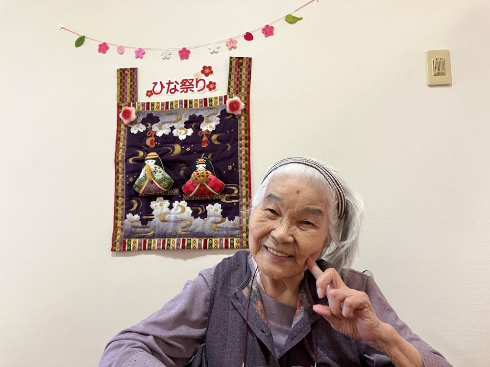 お雛様とはいポーズ♬